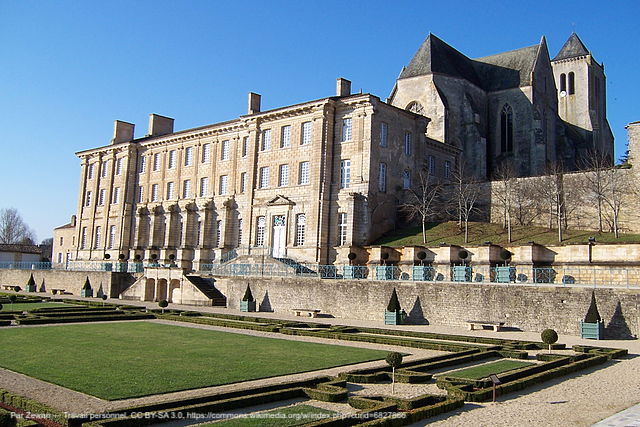 Paulove dans la Salle du Pilier de l’Abbaye de Celles sur Belle.